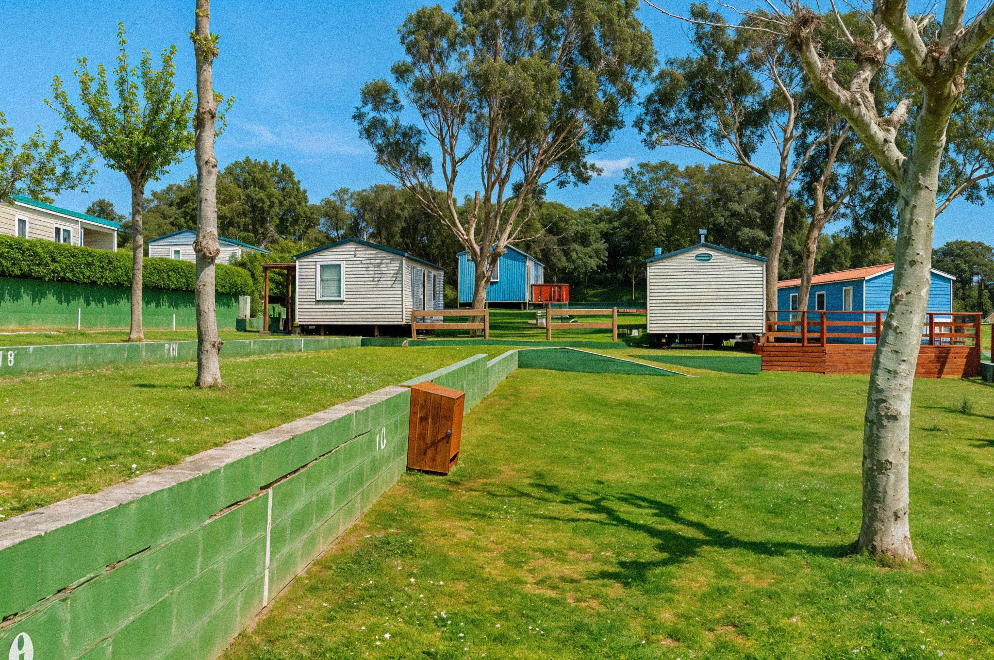 Zona de acampada en Camping Mola Loredo cerca de la playa