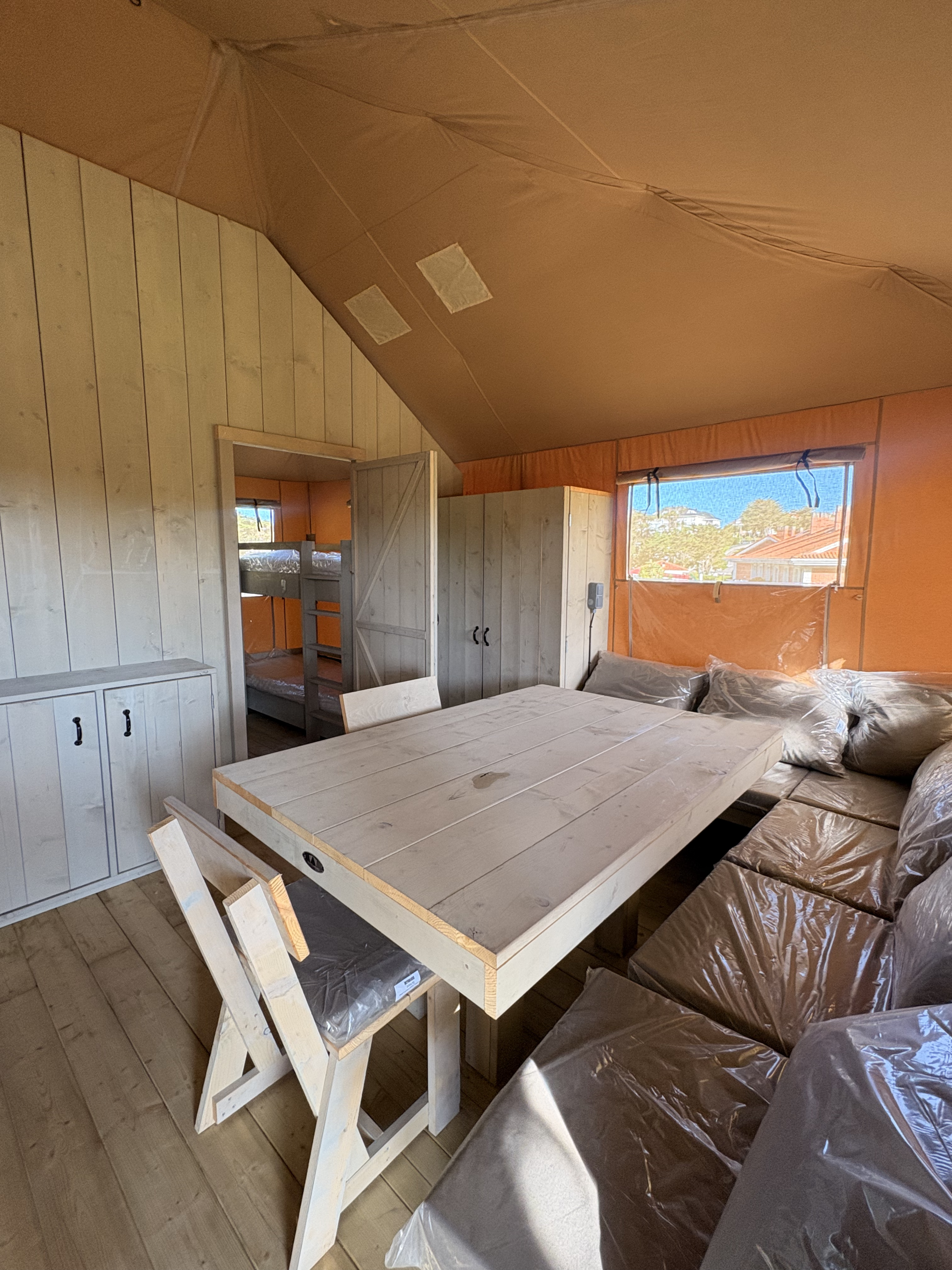 Salón de Surf Tejo House para grupos en Loredo