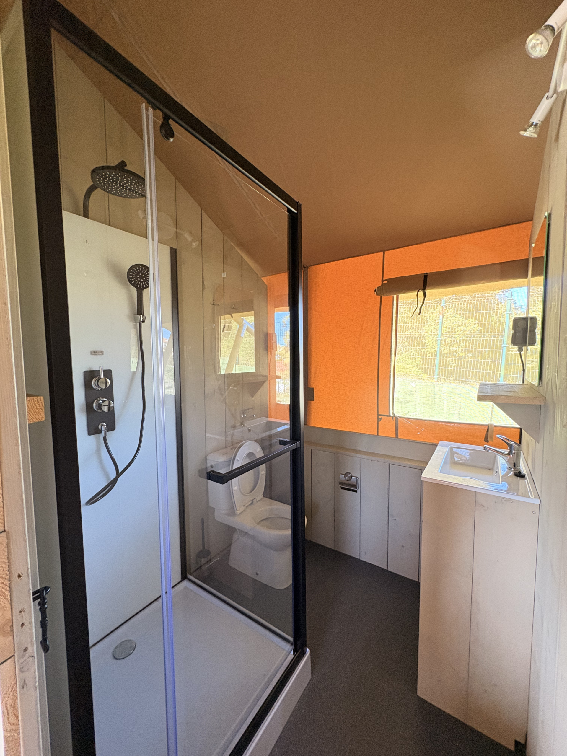 Baño completo de Surf Tejo House en Loredo