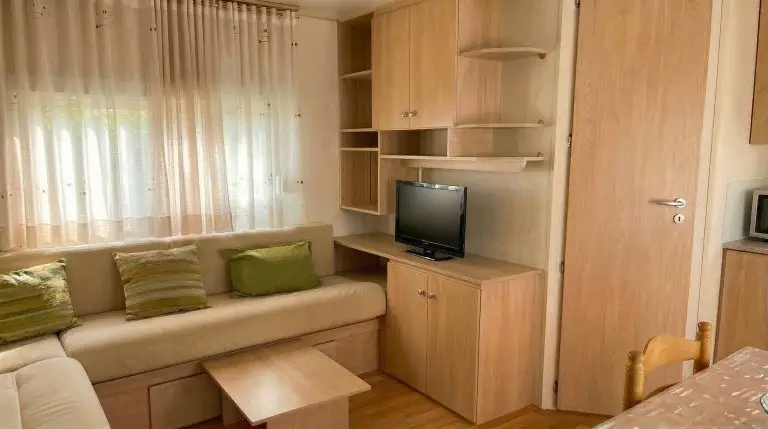 Interior del bungalow 2 habitaciones en Cantabria
