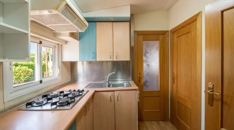 Cocina equipada del bungalow 2 habitaciones en Cantabria