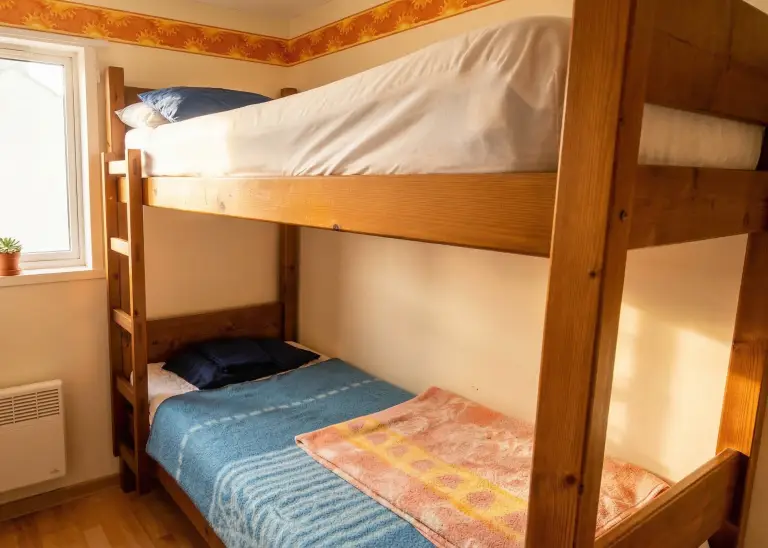 Dormitorio de bungalow en Loredo Cantabria
