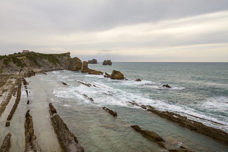 Costa de Loredo en invierno junto al mar Cantábrico